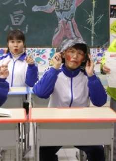 刘好帅考试9.5分让老爸签字，没想直接被签到脸上了，太逗了