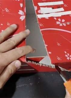 废旧鞋盒别扔了，斜着剪一剪挂在墙上，家里很多地方都能用上