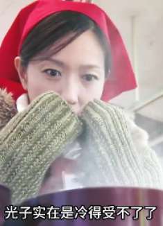 女人患上了一种怪病，炎炎夏日竟然穿上了羽绒服！