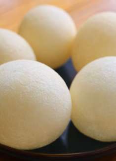 煎堆 ，小小一坨面，变成大大一个球，里面像口袋一样