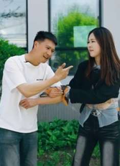 小伙和富婆相亲，一听富婆条件，小伙撒腿就跑