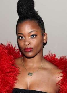 小桌子音乐会：脆弱而深情的 Ari Lennox