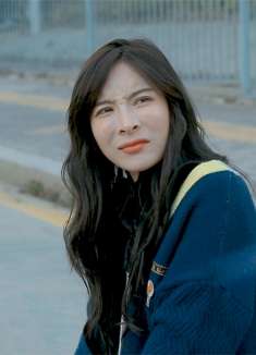 美女碰瓷遇上高手大叔，一个敢说一个敢做，整个过程太逗了