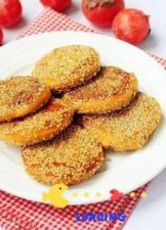  健康美食自己做低油又低糖，绵软香甜好吃的芝麻柿子饼