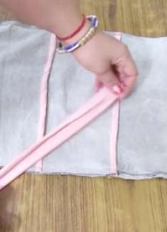 旧衣服剪下来改造一下，放在家里实用又漂亮，朋友看到都想做一个