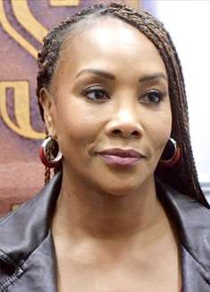 天空竟然疯狂的掉落鲨鱼