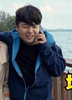 蘑菇头被围打电话叫人，猪小明：大哥你还没说地址呢