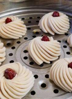 快过年了，教你做个红枣花卷，不用发面，一压一转就完