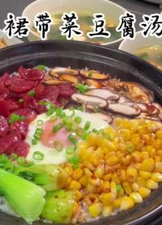 天冷适合在家做点煲仔饭哦！有菜有肉有主食，一锅搞定