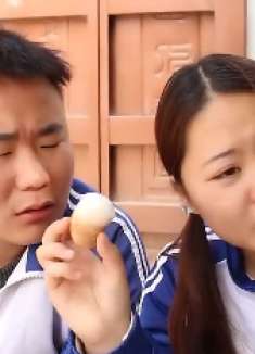 妈妈买了香菇，没想小伙伴们竟然用香菇做了香菇乌龟，真好玩