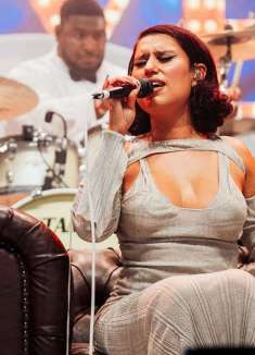 年度专辑获奖者，流行天后金曲串烧