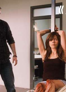 盲女独自一人在家，两个歹徒闯进家中《顶层楼房》