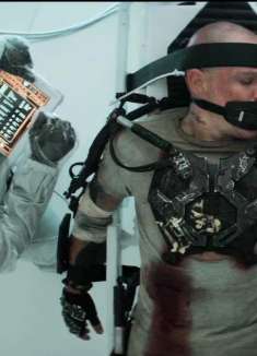 未来贫富差距拉大，穷人只配住地球，终于有一天诞生一个救世主