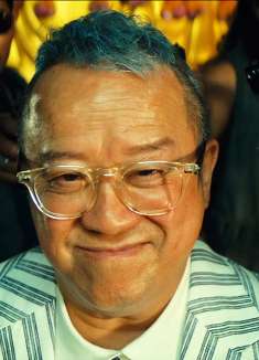 这才是真大佬，“曾志伟”一统香港黑白两道，被枪指头也面不改色