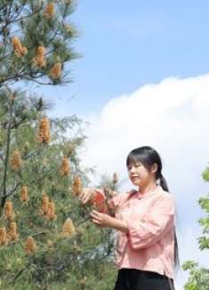 上山摘松花，做一份可口的食物