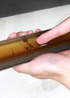 抽油烟机再脏也不怕，不用拆风轮，不用洗洁精，油污自己就溶解