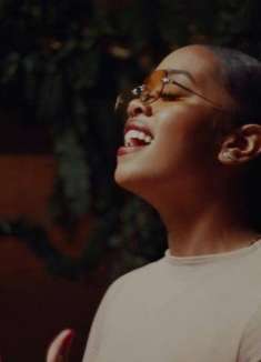 H.E.R. 深情献唱电影插曲 | 让我们拥抱彼此