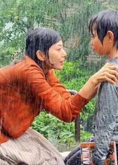 男人只要用一个眼神，就可以控制他人自相残杀，惊悚片