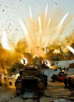 战争场面的巅峰,海陆空重武器和外星人全部参与了