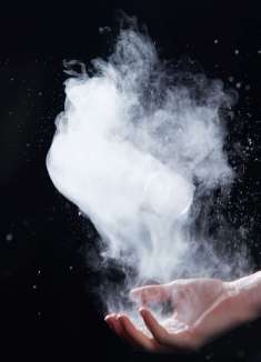 春天到了，一起去 COS 看场展览吧