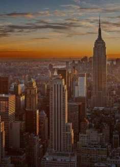 所有城市的街头，都在发生相同的故事