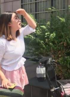 丈夫瘫痪，妻子带救命钱失踪，五年后回家炫耀，看到豪宅傻眼