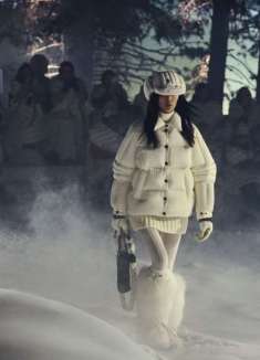 童话般的高山盛会：Moncler 瑞士雪坡走秀