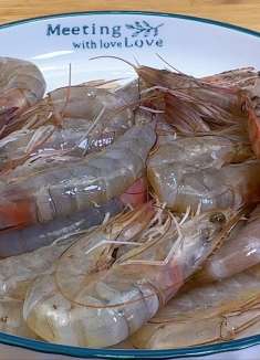 大虾和它一起炒简直就是绝配，做法简单易学，清脆鲜香，香辣开胃