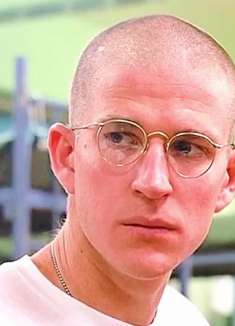 老实人因为半个面包，被队友欺负后开始报复！