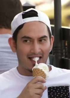 虐待老人？其实是旗鼓相当的对手