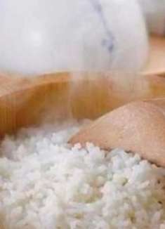 蒸米饭别只放水，教你一诀窍，米饭蒸出来香甜松软粒粒分明，实用