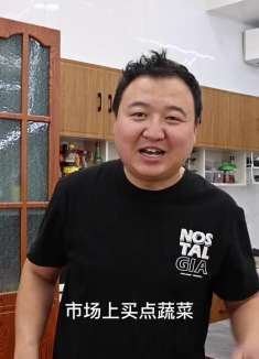 天冷了，做热气腾腾的麻辣烫，配炸鸡麻辣过瘾，抱着小盆吃到爽！