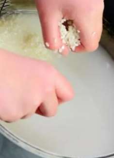 淘米水的妙用，瓜果蔬菜上的农药残留轻松去除，防止白衣服变黄