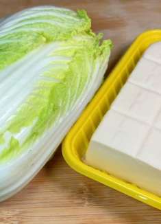 天冷了做上一锅“白菜豆腐煲”，好吃不贵，简单易学，美味又健康