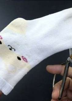 袜子剪一刀放椅子上,一般人都想不到这作用,太聪明了