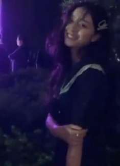 神配音：这大晚上的，妹子你这样不合适吧