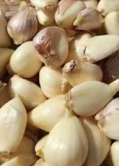 剥大蒜别再用手拍，教你3个简单的技巧，1分钟快速剥蒜上百个