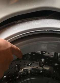 只需洗衣机里倒入这两种调味料，洗衣机立马清理干净，太实用了