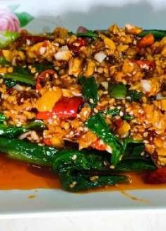 油麦菜别再拿去炒着吃了，像我这样做清脆爽口，蒜香味十足超好吃