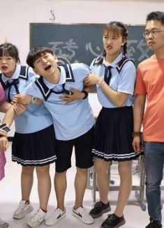 土豆偷喝校长的蛇毒饮料后生病，福尔摩斯西寻找真相，怎么回事？