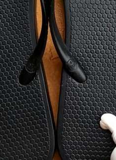 拖鞋脏了不好洗？教你一招，不用任何洗涤剂，也能洗得干干净净