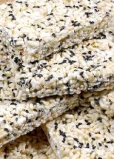 一碗大米倒进油锅，轻松做出米老头，做法简单，吃一次念念不忘