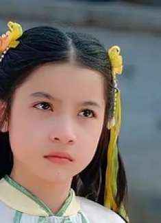 小女孩来路边吃烧烤，却随手收拾恶霸