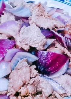 家里来了山东客人，想吃正宗洋葱爆羊肉，端上桌又香又嫩，位真正