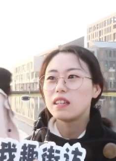 人们推断女人比男人老得快，你认同吗？街头采访美女，说出了实话