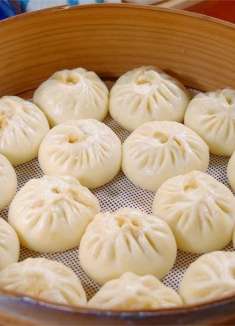 天冷了，想吃小笼包教你在家做，皮软馅嫩，一口一个真好吃