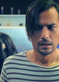 老板喜欢扮鬼整蛊员工，没想到会碰到真的鬼，惊悚片