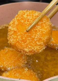 红薯饼这样做外皮酥脆内里软糯，比南瓜饼还香，做法简单孩子爱吃