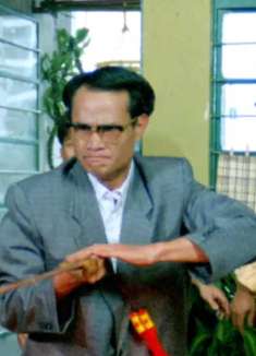 洪福齐天：洪金宝为了摆脱鬼魂，请来林正英驱鬼，这段太逗了