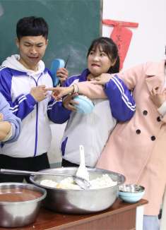 老师出新招打饭需要会员制，终身VIP需要9999元，校董都没饭吃？